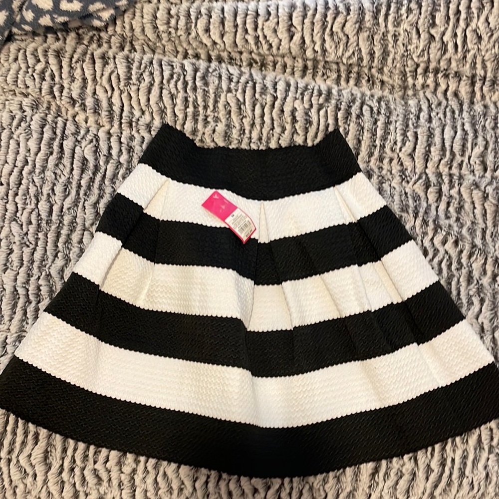 BRAND NEW textured skirt